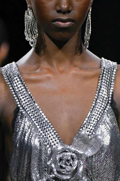 Look 14